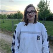 Etudiante en Histoire, passionnée par la Seconde Guerre mondiale, donne des cours et partage sa passion